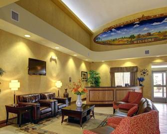 Comfort Inn & Suites - Alvarado - Lobby