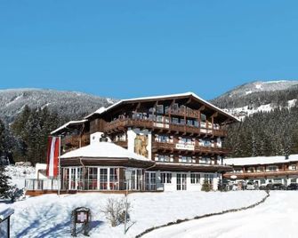 Hotel Hubertus 4 Sterne - Neukirchen am Grossvenediger - Edificio