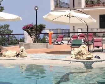 Il Corbezzolo Tropea Residence - 特羅匹 - 游泳池
