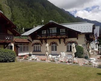 La Savoyarde - Chamonix - Patio