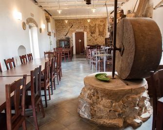 Hawthorn, The Largest Unit, Suitable For A Family Or A Group Of Friends. - Collesano - Restaurante