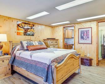 2 Mi to Main Street: Mtn-view Escape in Lander! - Lander - Bedroom