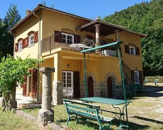 Beautiful apartment in a house in the heart of Provence - Annot - Building