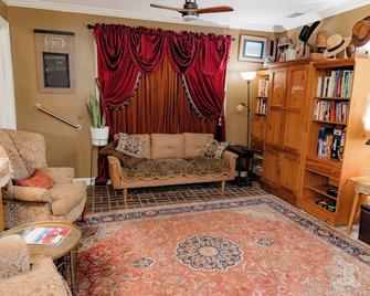 Montgomery Inn Bnb - Versailles - Living room