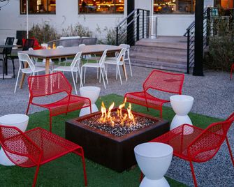 The Longleaf Hotel - Raleigh - Binnenhof