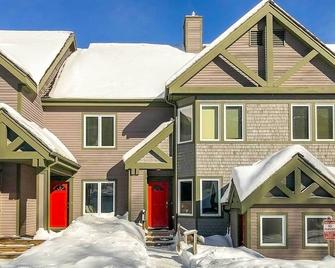 Inviting Ski-in/Ski-out Condo at Jay Peak Resort! - Jay - Rakennus