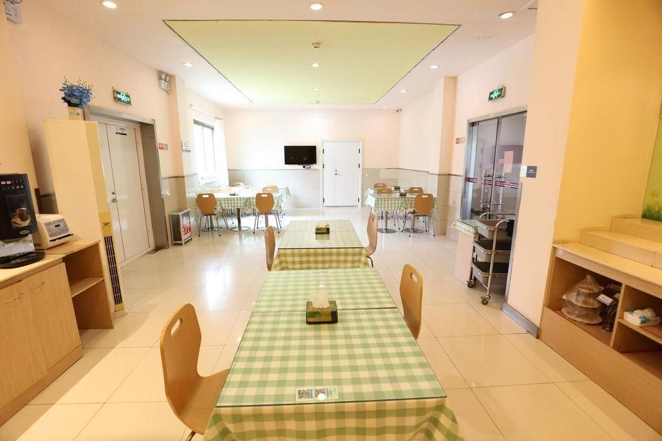Grace Inn Qingdao Middle Chongqing Road Airport Branch - Qingdao - Comedor