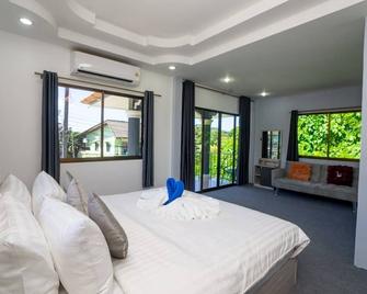 Charming 3-bedroom villa with AC and WiFi 400m to Beach. Fantastic Customer Care - Choeng Thale - Bedroom