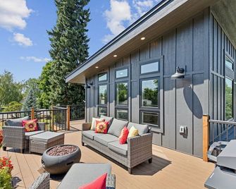 Griz Country Cottage - New Top Level Tri-Plex in the University District - Missoula - Patio
