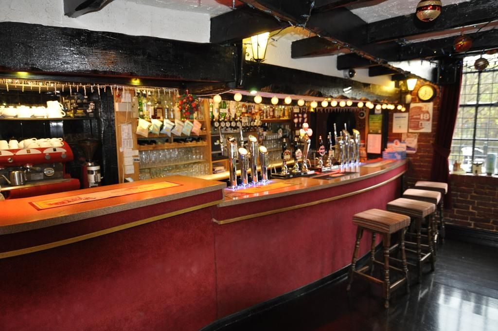 The Roundabout Hotel thumbnail 2