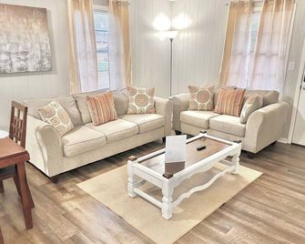 NEW! Charming 2-bed home close to MSU - Starkville - Sala de estar