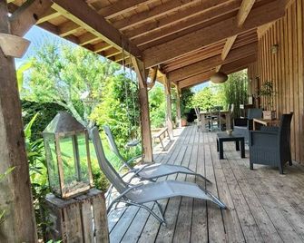 Peaceful wooden house in a green setting 10 minutes from the beach! - Le Porge - Patio