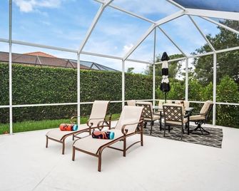 Picturesque Island Retreat ~Screened-In Lanai w/ Pool; Central Location w/Beach Gear & WiFi - Marco Island - Patio