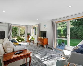 Marama Cottage 2bdrm Country Charm — Home Away From Home 15 Min To Cbd - Rolleston - Sala de estar