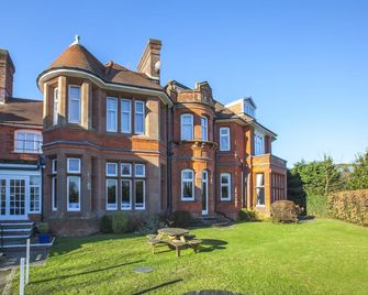 The Birch Hotel - Haywards Heath - Gebouw