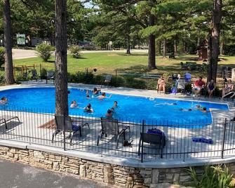 Country Mountain Inn - Eureka Springs - Bể bơi