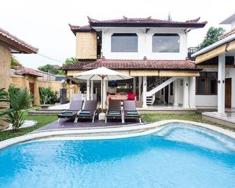 Seminyak Hideaway Villa - Kuta - Bể bơi