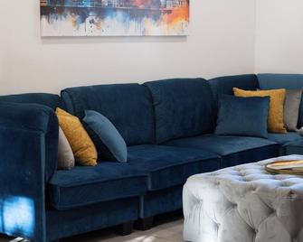 Urban Contemporary Loft Retreat - Providence - Living room