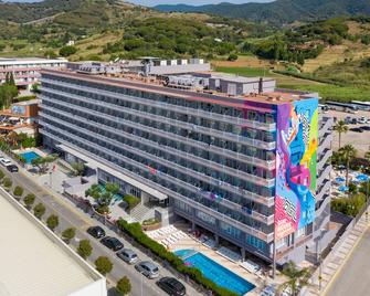 htop Olympic - Calella - Bâtiment