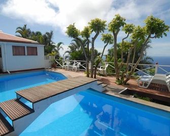 El Momo Cottages - Windward Side - Piscina