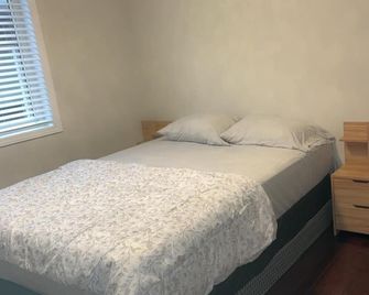 Beautiful Queen Room - Brampton - Slaapkamer