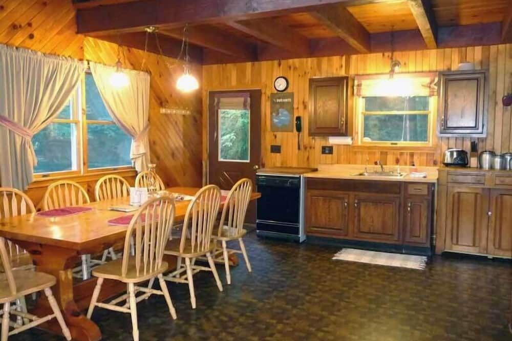 PA Wilds Mtn Cabin, 8 pvt acres in state forest, near Elk Herd & 2 State Parks