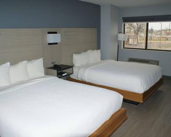 Enjoy Free Breakfast at Charming Inn in Van Buren | 2 Affordable Rooms - Van Buren
