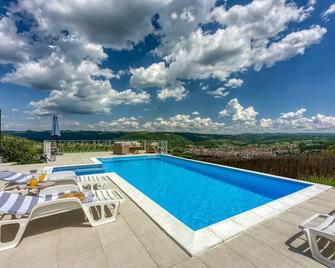 Villa Hill with Private Pool - Bosanska Krupa - Pool