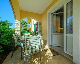 Apartments Vala - Zaboric - Balcony