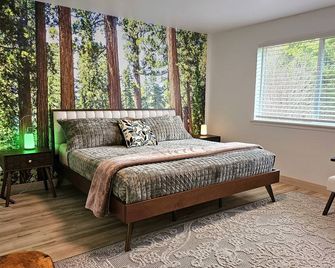 Modern House, sleeps 10, 15 Minutes to the Entrance of Mt.Rainier. - Elbe - Bedroom