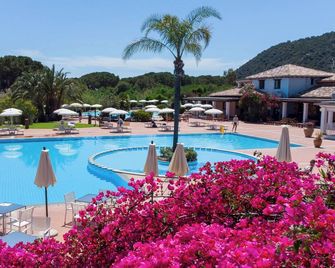 Perdepera Resort - Cardedu - Piscine