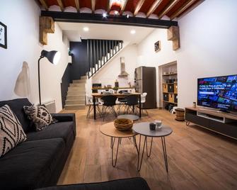 LGC Habitat- chambre privée- appartement commun- gare Saint-Roch - Montpellier - Living room