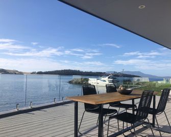 Eastcoaster Tasmania - Orford - Balcony