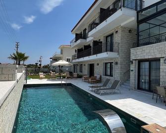 Vahide Dalyan - Cesme - Pool