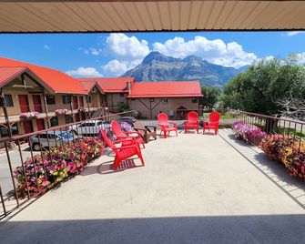 Aspen Village Inn - Waterton - Balcón