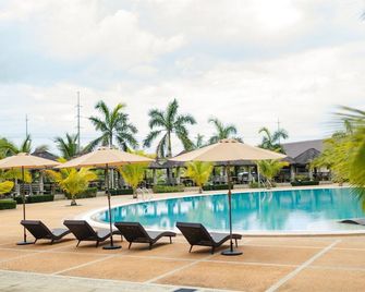 River Palm Hotel and Resort powered by Cocotel - Lingayen - Piscina
