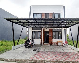 Hotel O Marta Residence - Karawang - Budova