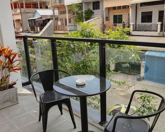Nimith Hotel & Restaurant - Phnom Penh - Balcony