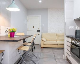 Retiro VI Acogedor apartamento situado en Retiro - Madrid - Menjador