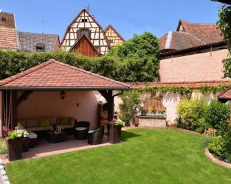 B&B Le Clos des Raisins - Riquewihr - Innenhof