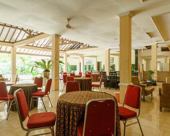 RedDoorz @ Jalan lintas Sumatera Lahat - Lahat - Restaurante