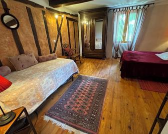 Au Coeur De La Gascogne Gite Artistique - Montesquiou - Habitación