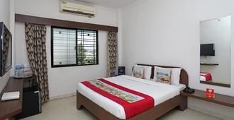 OYO Flagship 10671 Hotel Sai Prem - Nashik - Bedroom