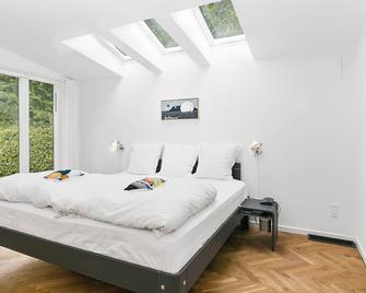 Modern house directly to forest - Vedbæk - Bedroom