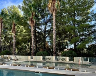 Logis Hôtel de Port d'Alon - St Cyr sur Mer - Saint-Cyr-sur-Mer - Pool