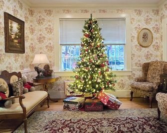 Pettigru Place Bed & Breakfast - Greenville - Living room