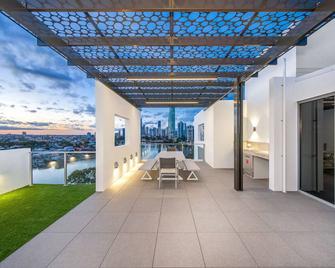 Serenity Surfers Paradise - Clear Island Waters - Parveke