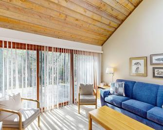 Wilderness 27 - Glen Arbor - Living room