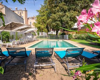 ibis Styles Mâcon Centre - Mâcon - Piscine