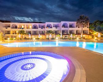 Lardos Bay Hotel - Lardos - Piscina